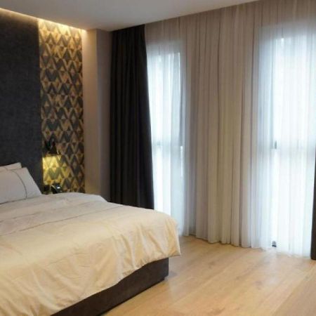 Starlight Hotel Тирана Экстерьер фото
