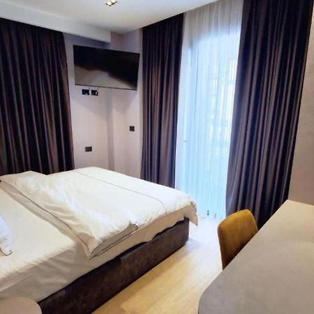 Starlight Hotel Тирана Экстерьер фото