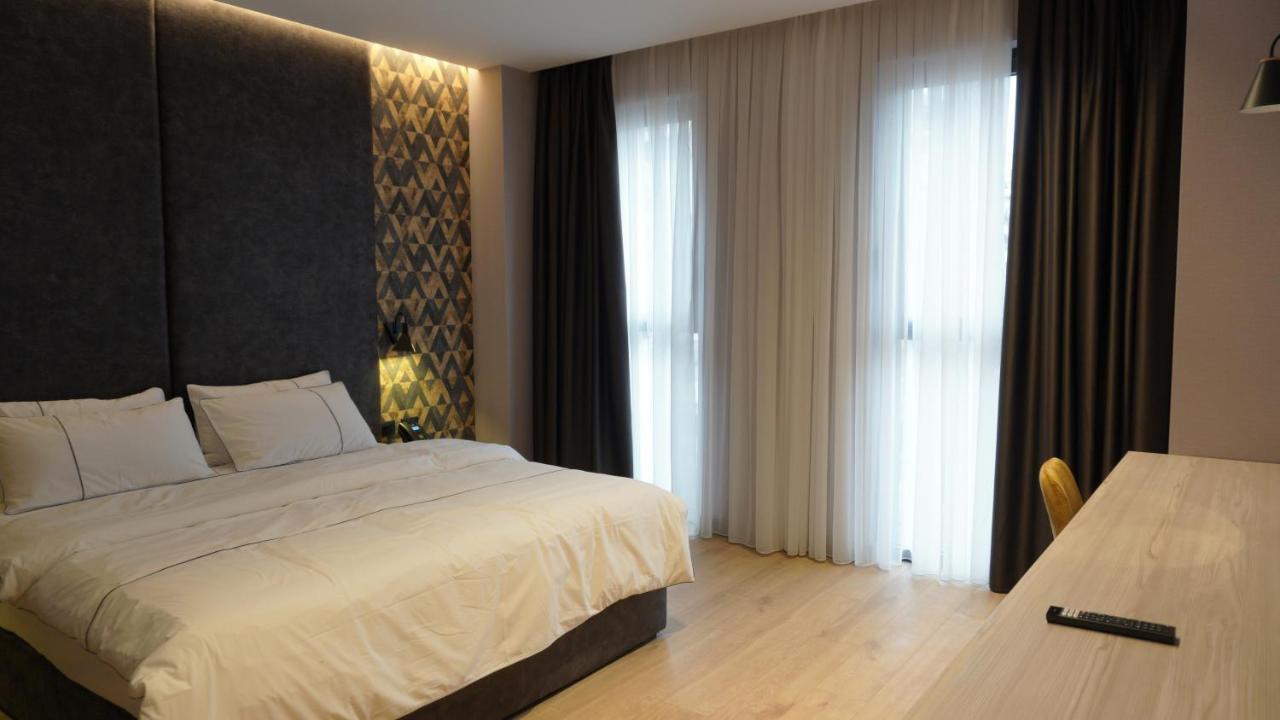 Starlight Hotel Тирана Экстерьер фото