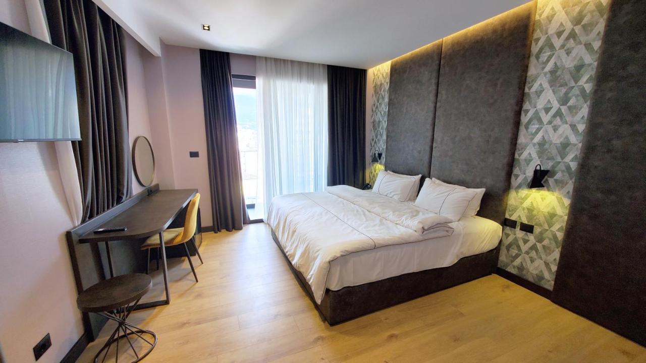 Starlight Hotel Тирана Экстерьер фото