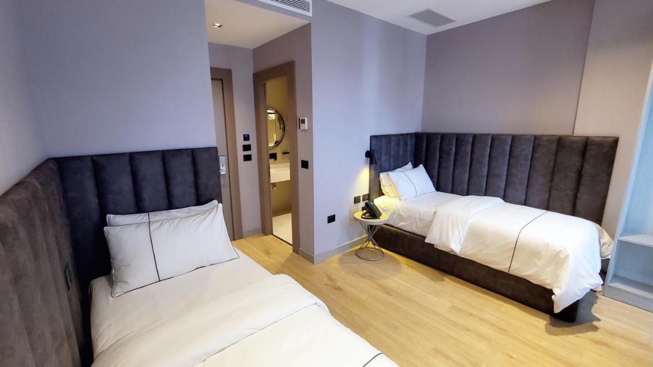 Starlight Hotel Тирана Экстерьер фото