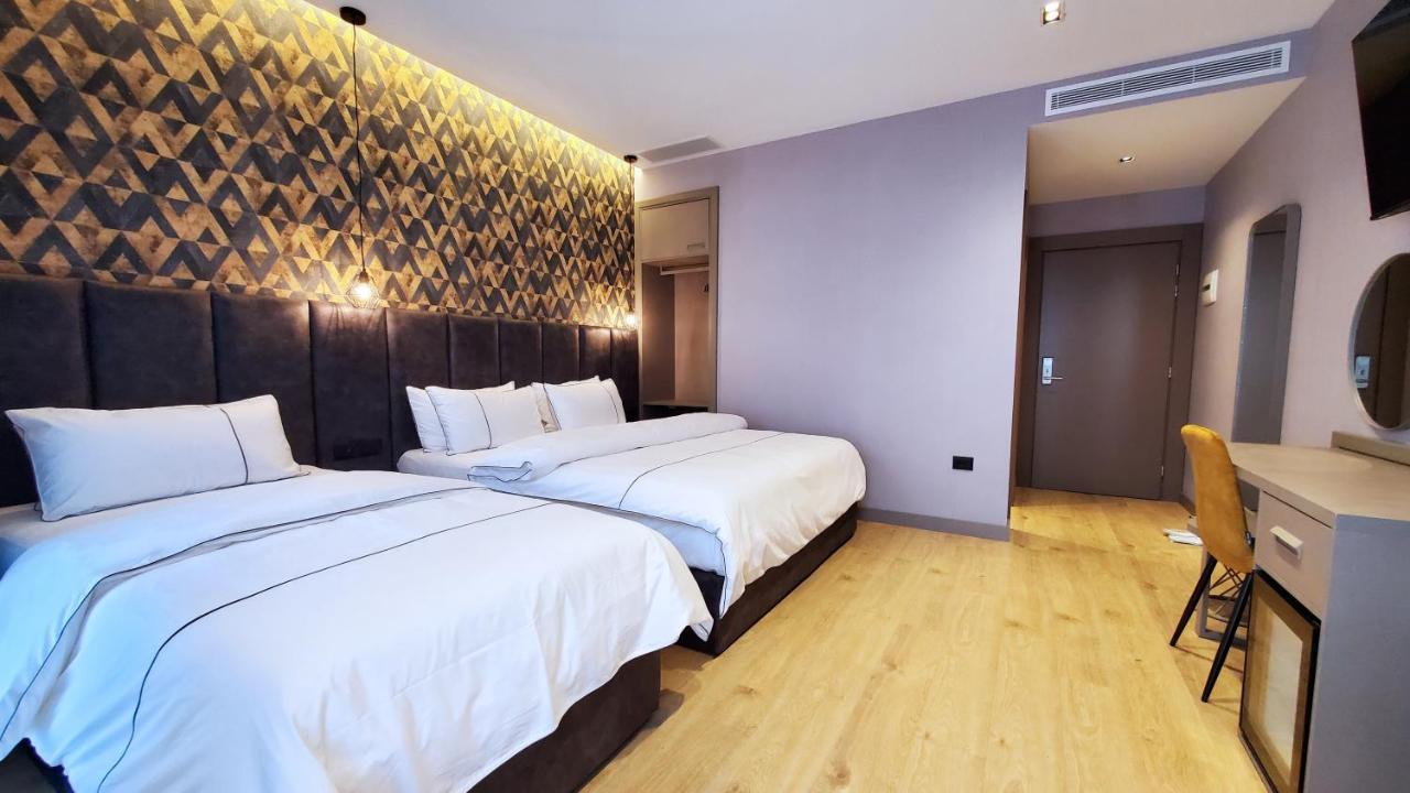 Starlight Hotel Тирана Экстерьер фото